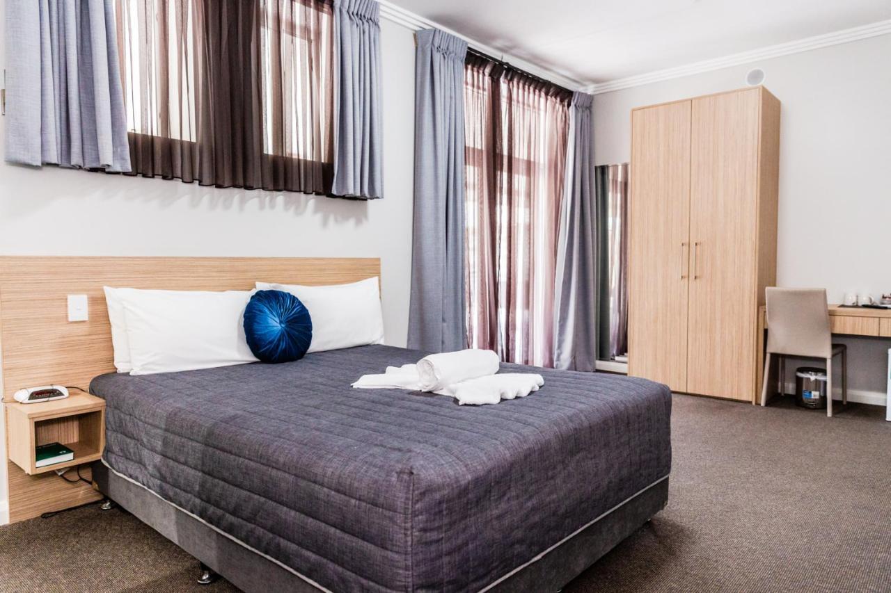 Lakes And Ocean Hotel 포스터 외부 사진